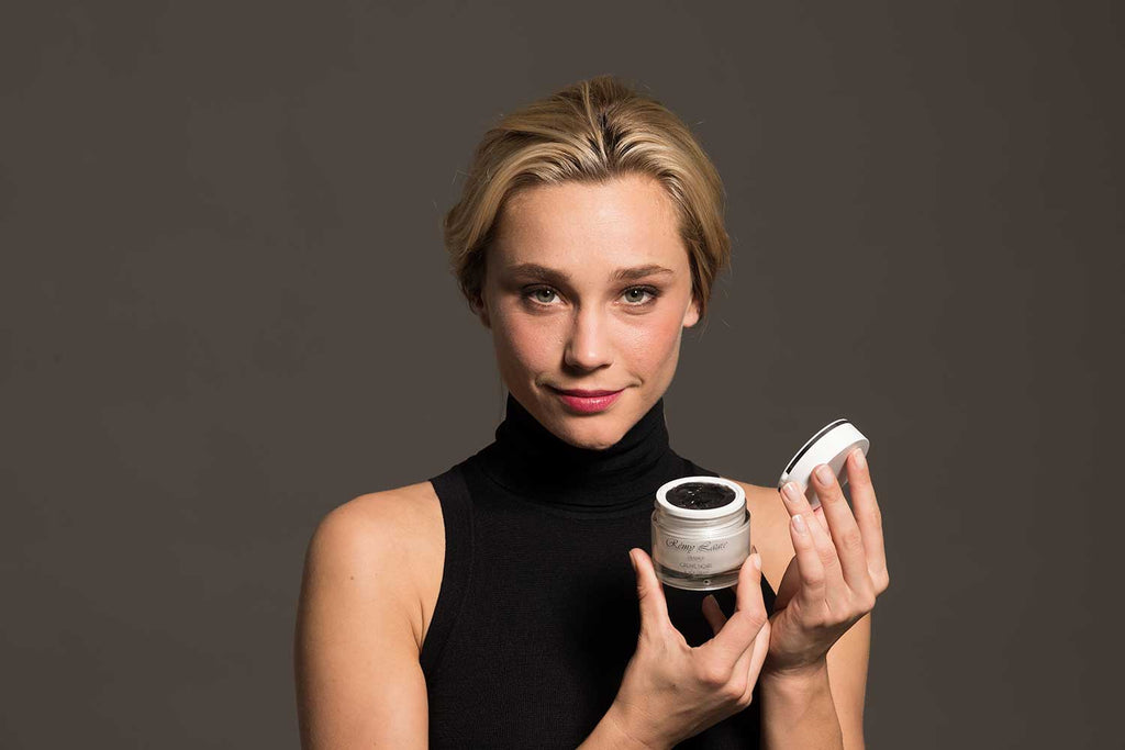 5 Reasons to Use Black Cream in Your Anti-Aging Routine